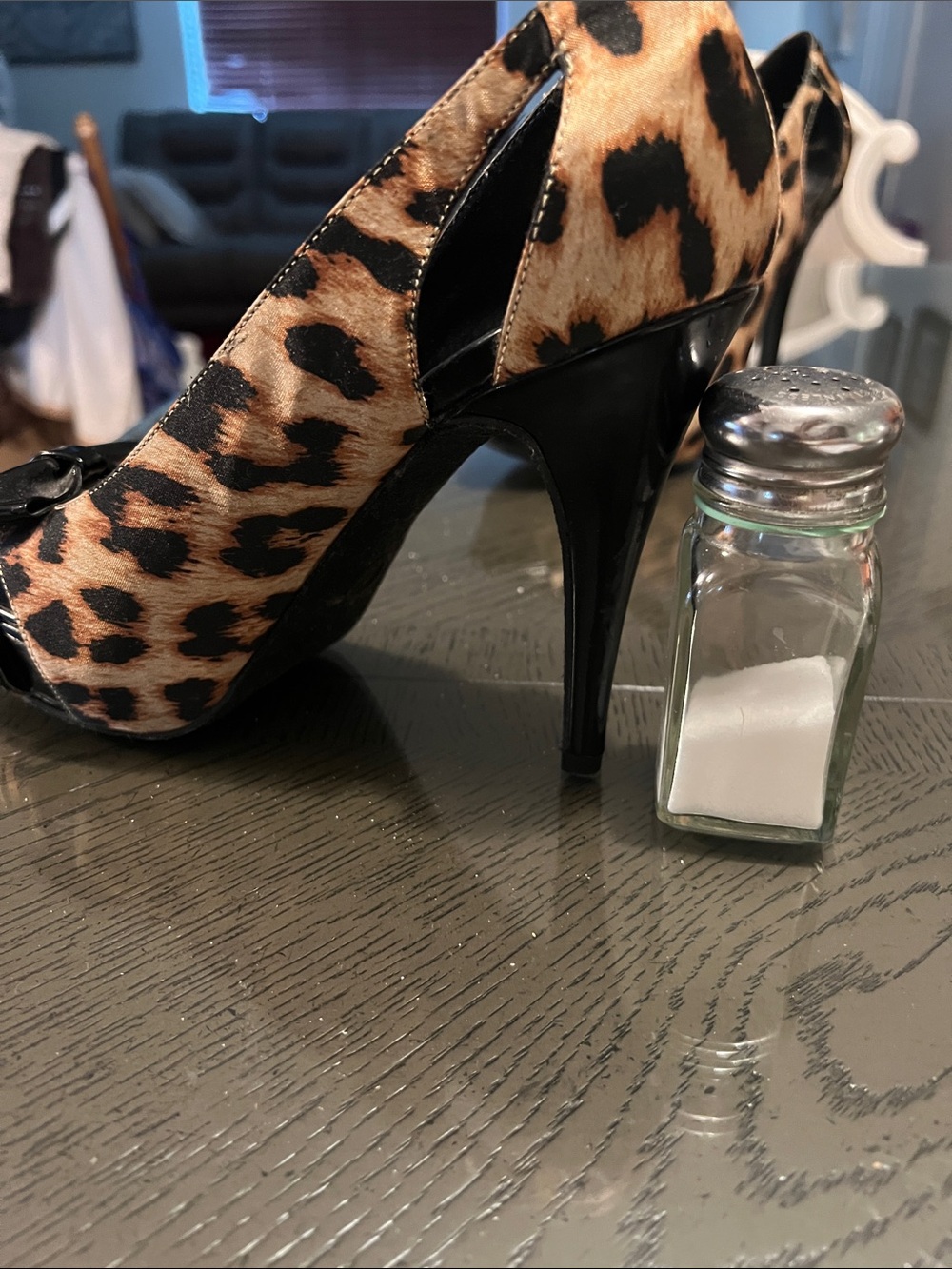 GUESS Leopard Print Peep-Toe Heels with Black Bow - Picture 5 of 5